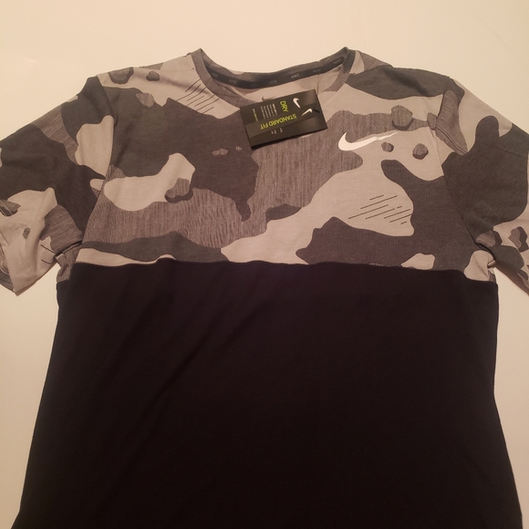 Nike Dry Legend Camo Black Top Half Print Tee - Picture 4 of 16